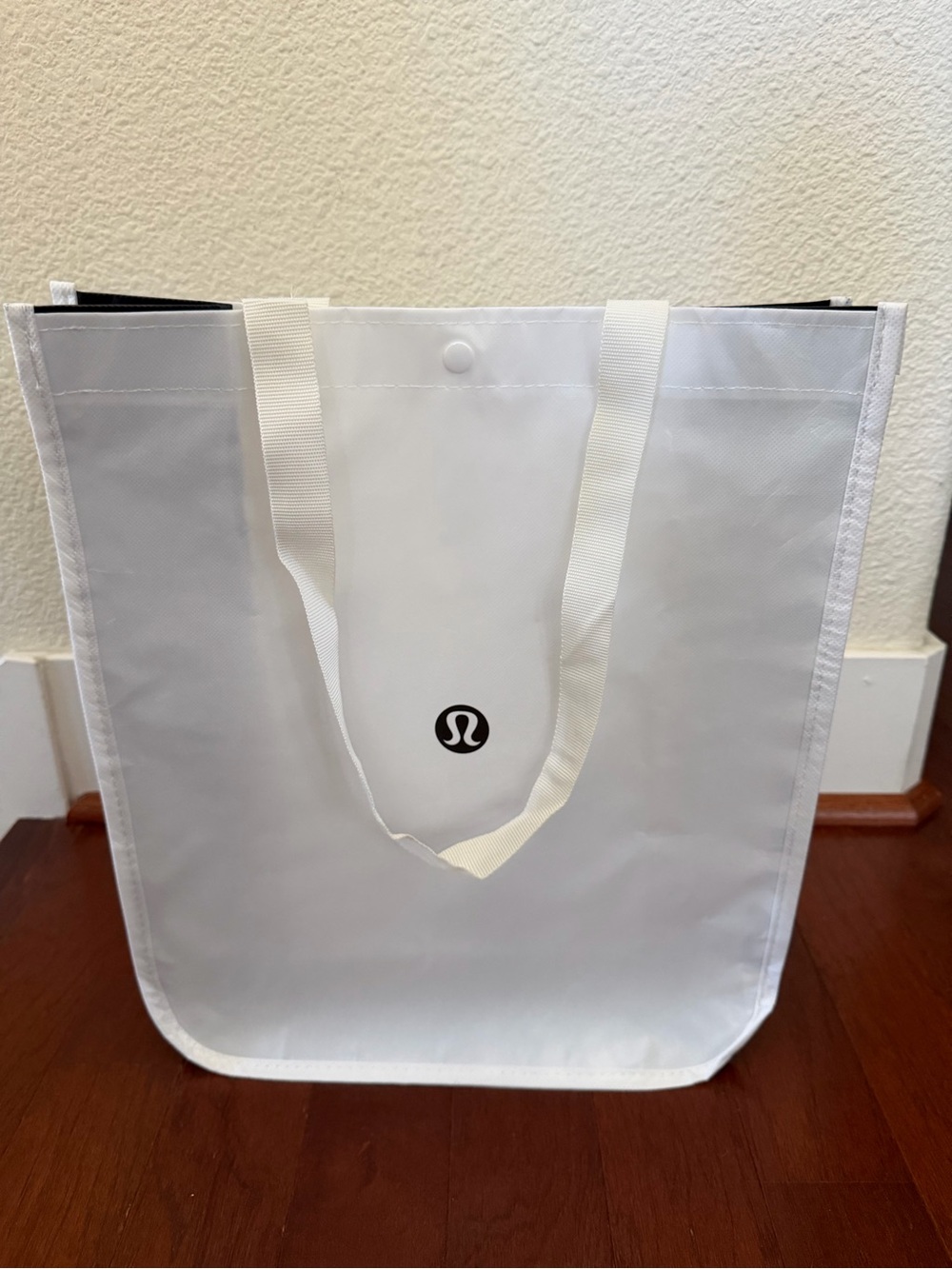 Lululemon Athletica Large Reusable Shopping
Tote Bag (Black/White)